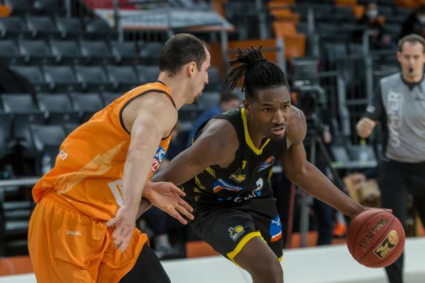 对年轻球员 对年轻球员