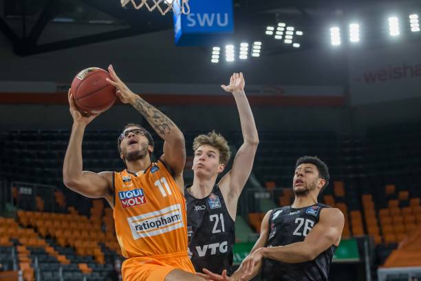 蒙在鼓里 蒙在鼓里